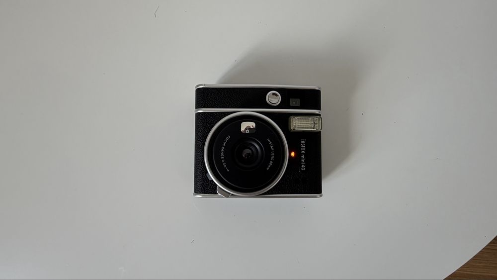 Fujifilm Instax Mini 40 + картридж на 10 фото