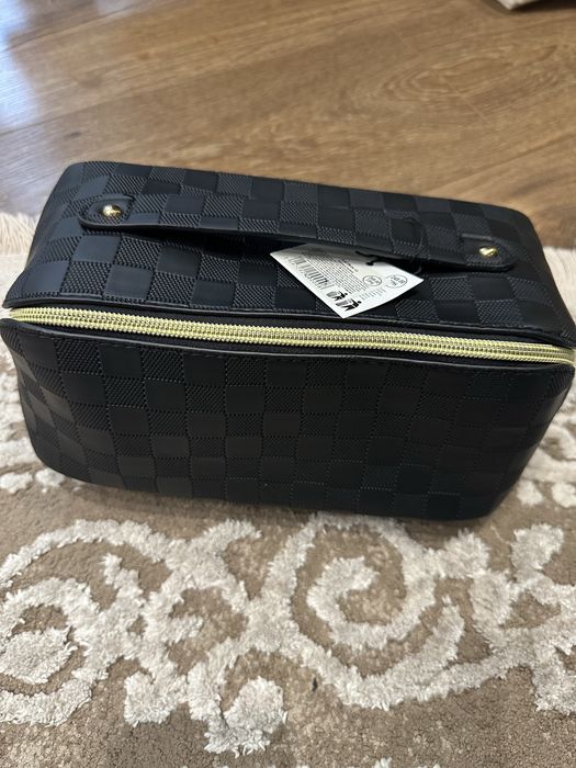 Продам нову косметичку!!!