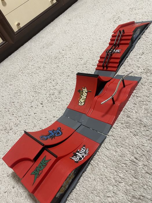 Фінгер рампи,скейтпарк,скейти