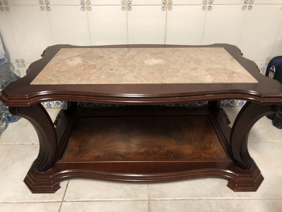 Mesinha em madeira e granito rosa