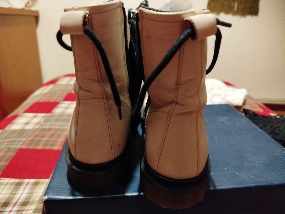 Botas de marca Max em couro