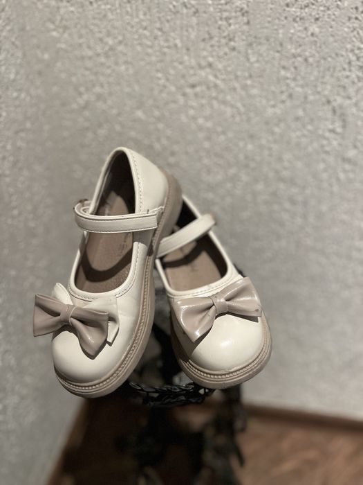 Туфельки бежеві для дівчинки