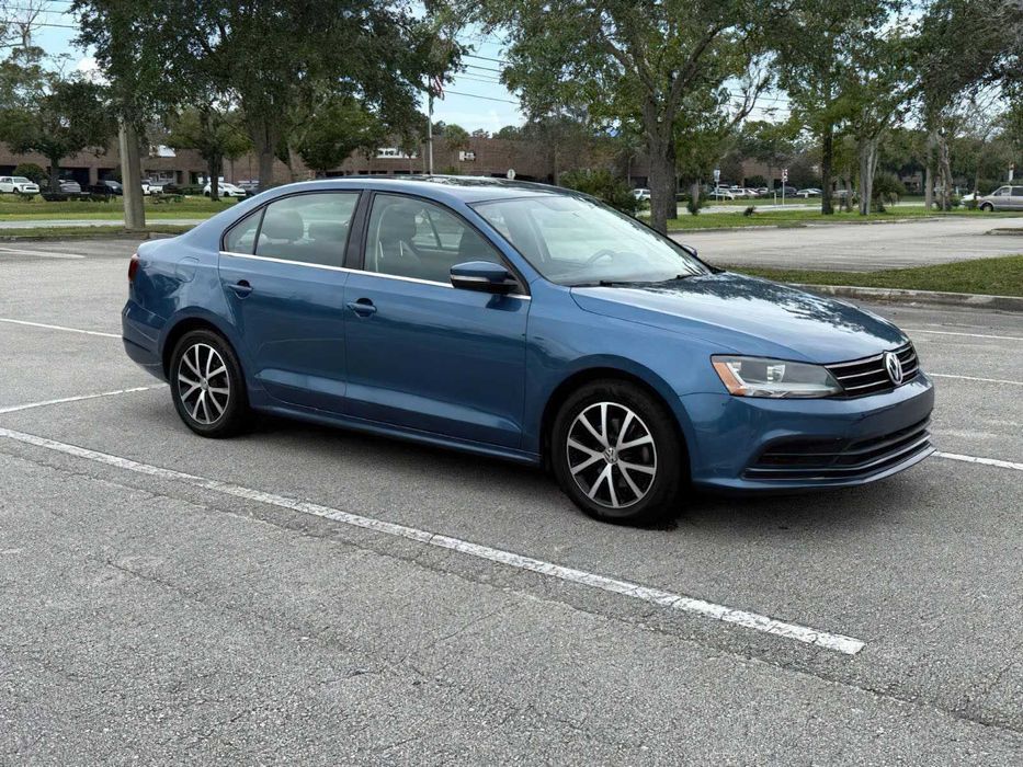 Volkswagen Jetta SE      2018