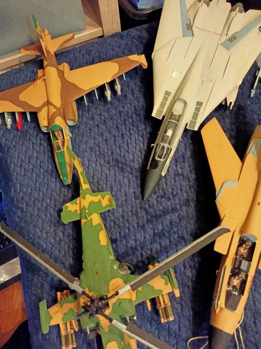 zestaw modeli samolotow