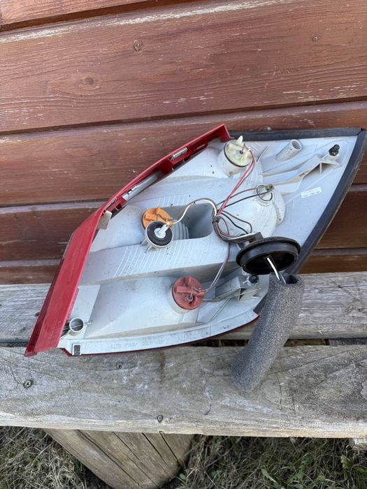 Lampa tylna lewa Skoda Fabia II Lift