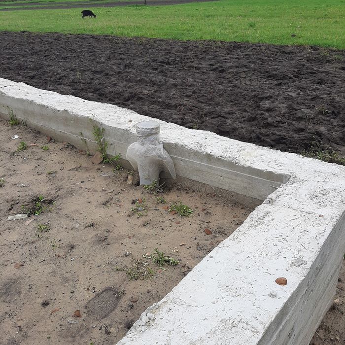 Земельна ділянка в м.Корець з новими фундаментом