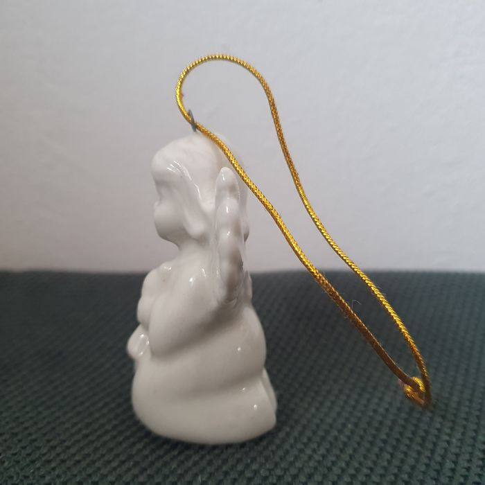 Ceramiczny aniołek z trąbką