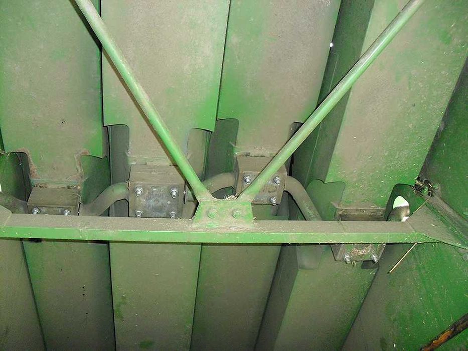 Зерноуборочный комбайн John Deere 1052