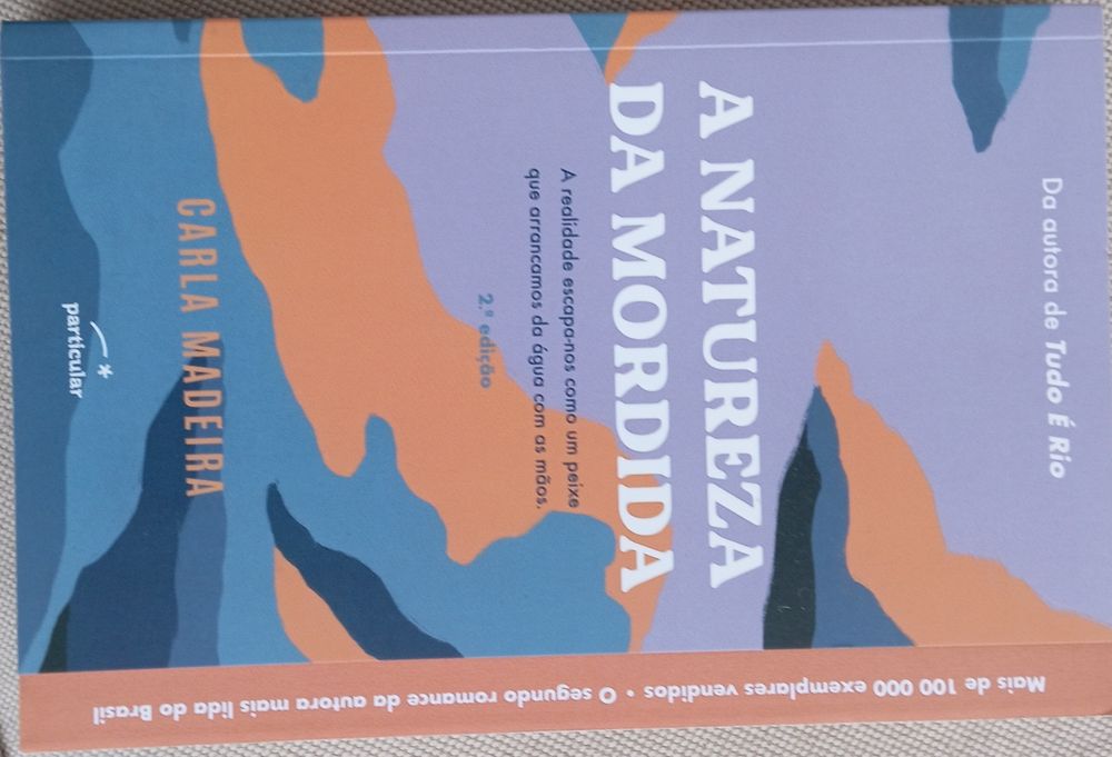 Livro "A natureza da mordida"      Autora Carla Madeira