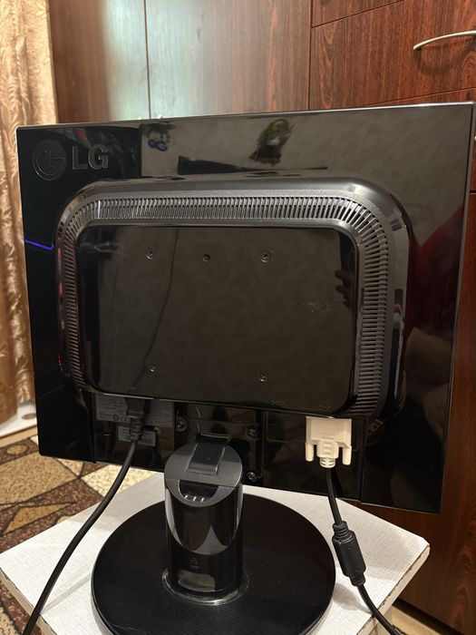 Домашній/ігровий ПК: i3-7100 / GTX 1050 2GB / 8GB DDR4 / HDD 1TB / 500W + монітор