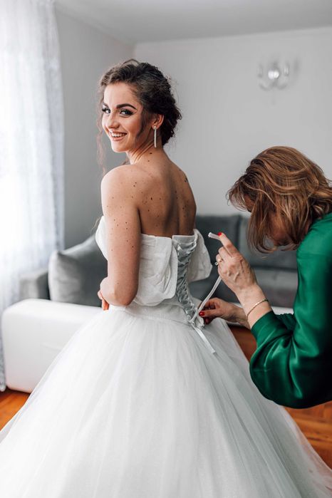 Suknia ślubna typu Princessa