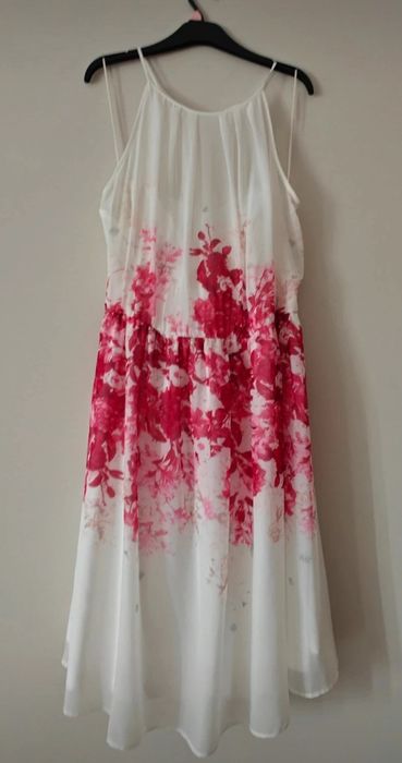 Biała letnia sukienka