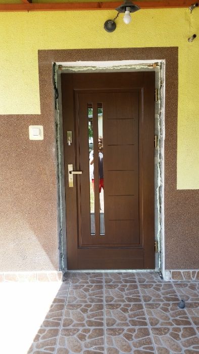 Okna PCV drzwi bramy garażowe parapety moskietiery. Sprzedaż montaż