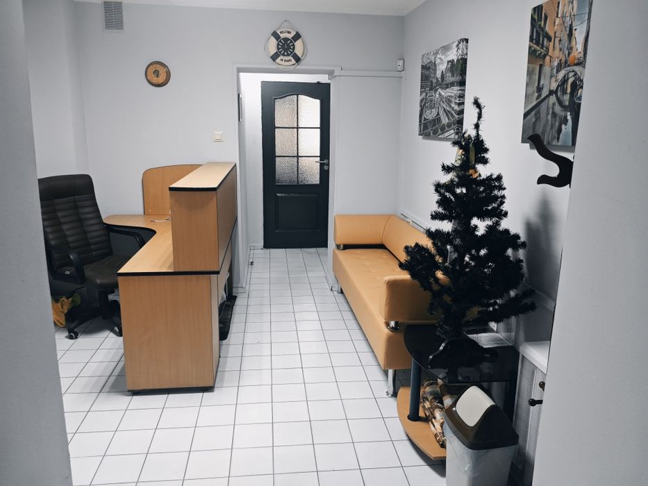 92м2 Окремий вхід з фасаду Метро 500 метрів