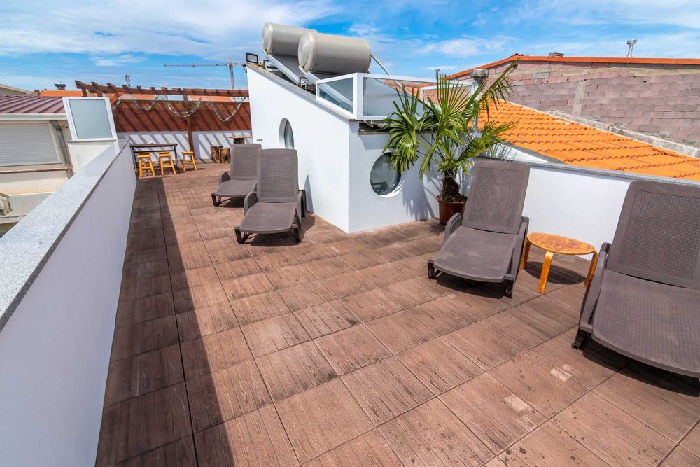 Quarto para 1 pessoa com WC Privativo, varanda privativa, perto da praia