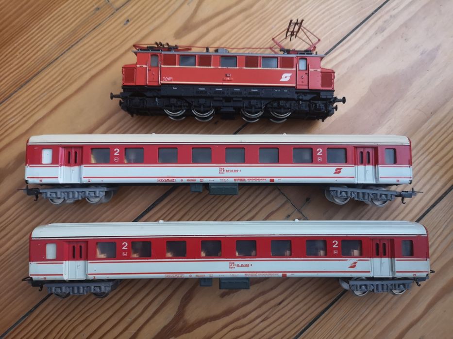 Locomotiva e duas carruagens austríacos marca Lima