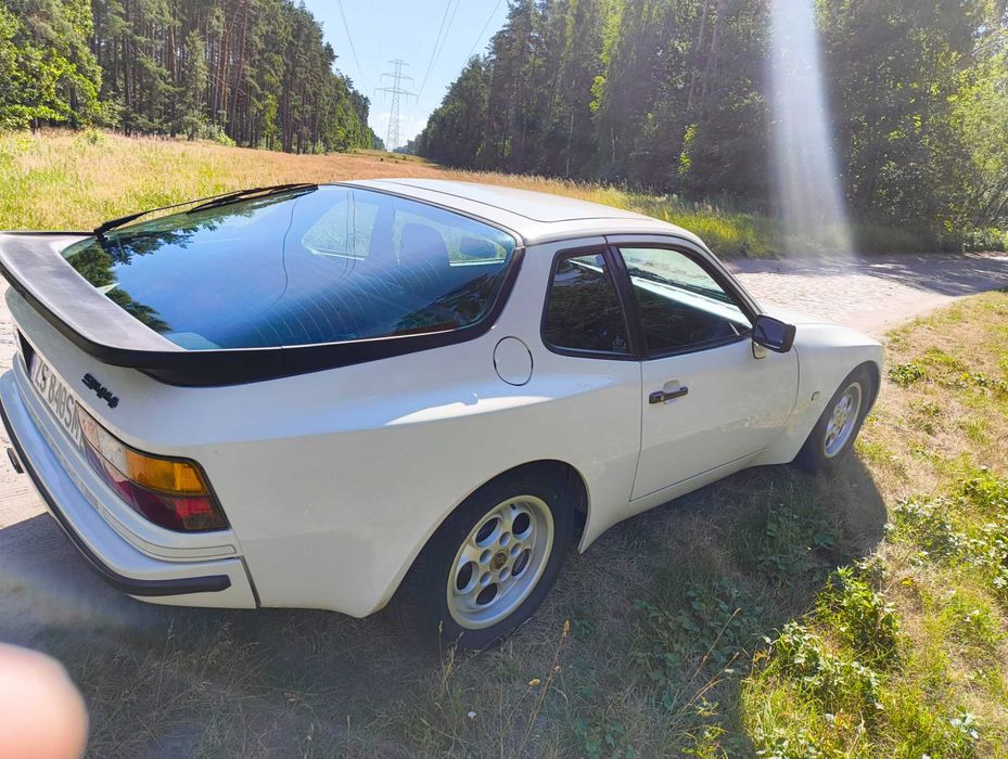 Samochód Porsche 944
