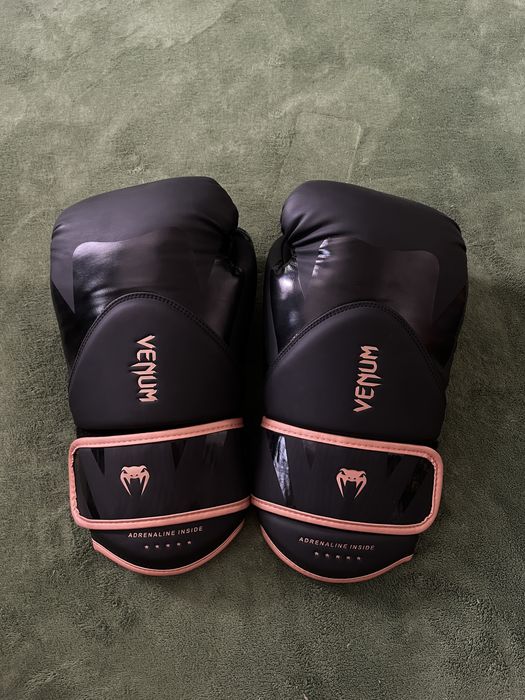 Оригинальные боксерские перчатки Venum 14oz