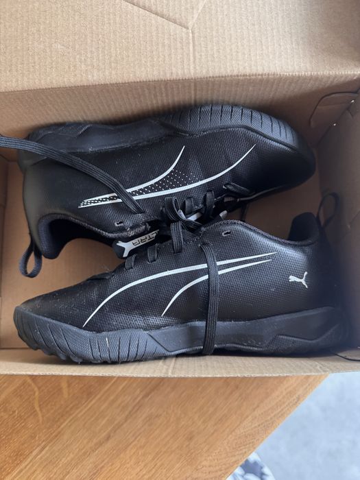 Buty pilkarskie na murawę  Puma r.32