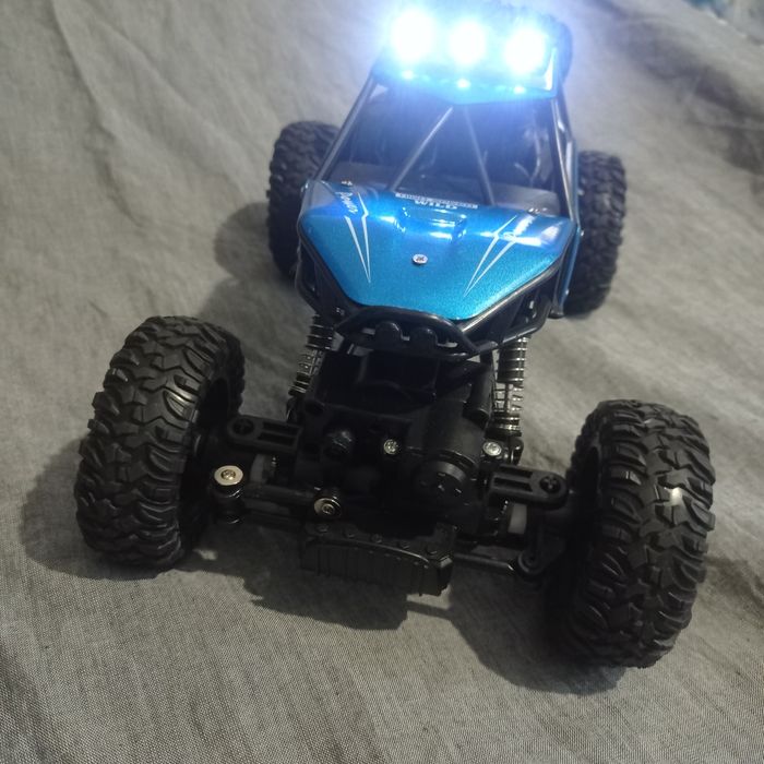 Машинка на радіокеровані 4VD