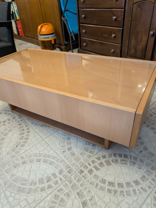 Mesa de centro de sala beije