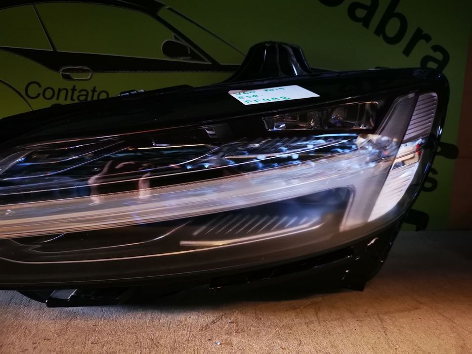 VOLVO V60 II FAROL ESQUERDO - FF498