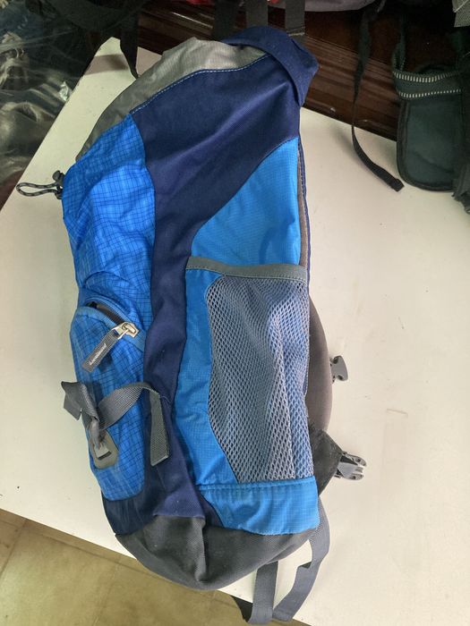 Mochila Deuter azul pequena