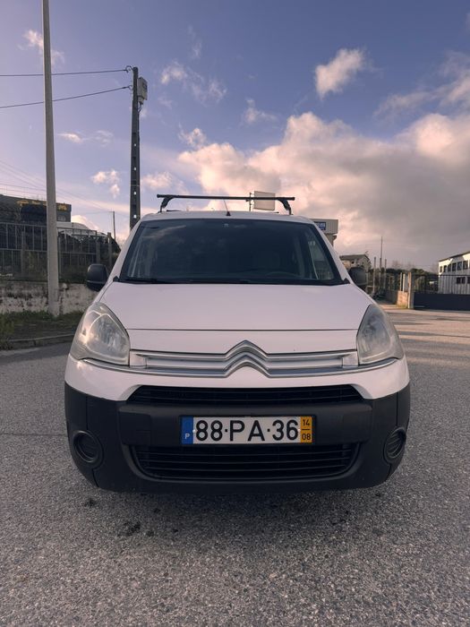 Citroen berlingo 3 lugares longa, barras de tejadilho e bola de reboqu