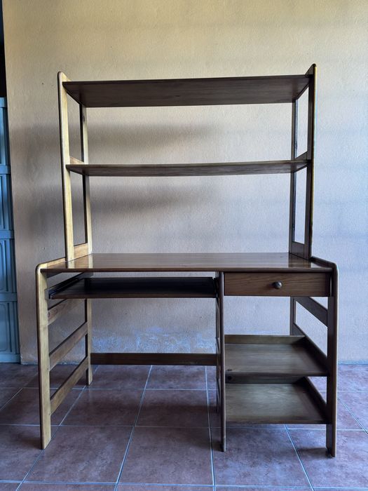 Secretária de Madeira