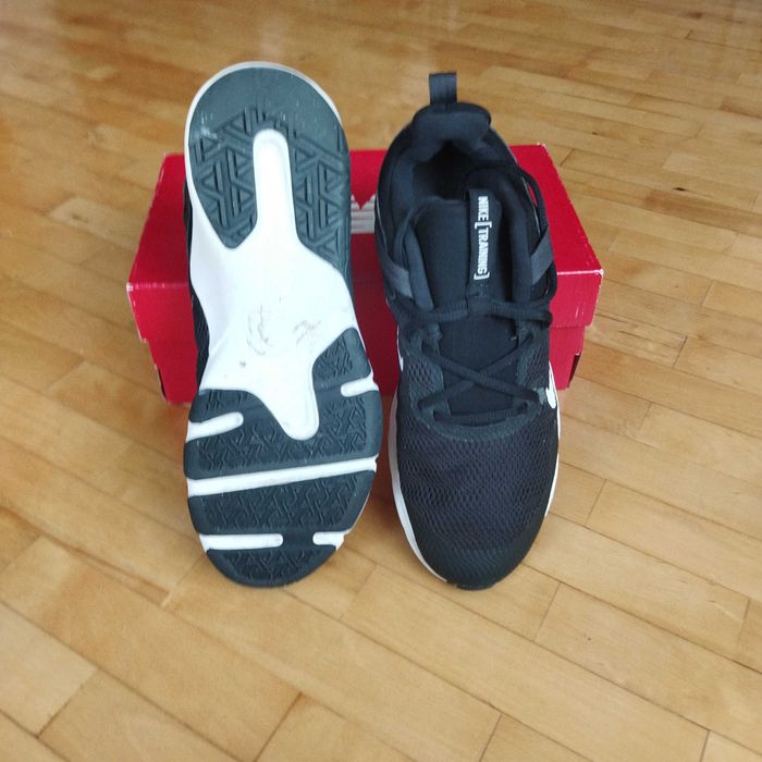 Продам кросівки Nike