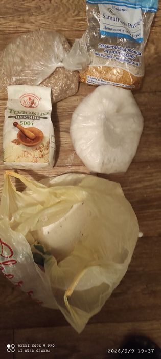 Цукор ,гречана січка ,ячмінна , пшенична , манна крупа ,толокно  вівся