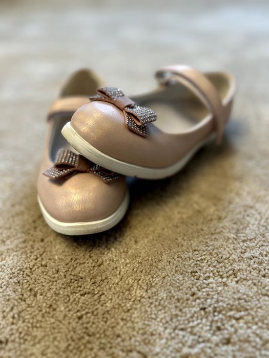 Sandały dla dziewczynki, baleriny na rzep, różowe rozm. 33