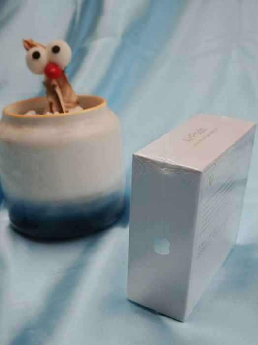 Nowe Apple AirPods 4 z aktywną redukcją szumów