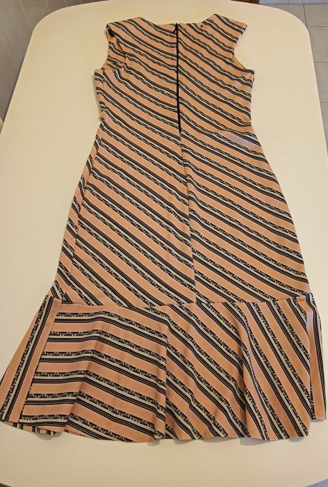 Vendo vestidos como novos