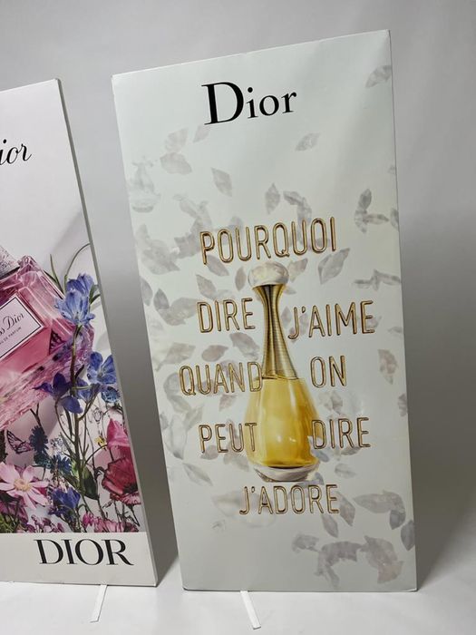 Grande mostruário dos perfumes Dior