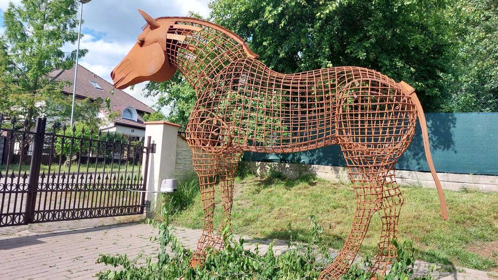 Koń h220cm do dekoracji kwiatowych i nie tylko