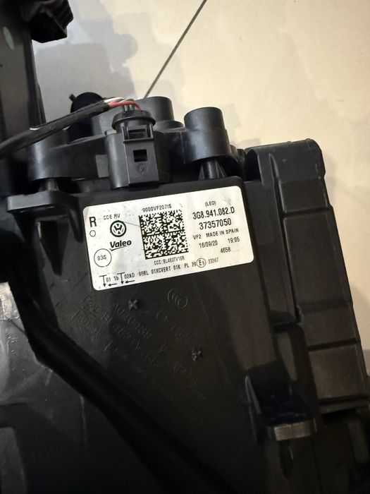 Lampa leflektor vw arteon prawy