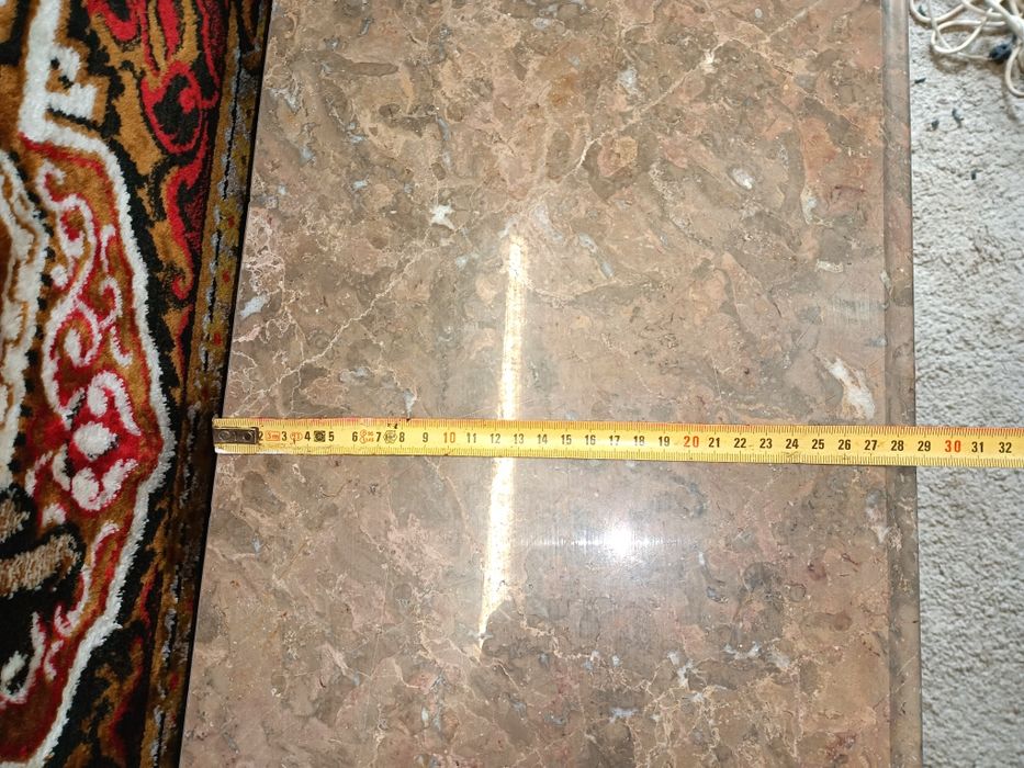 aparador curvo (também conhecido como credência ou consola) em madeira