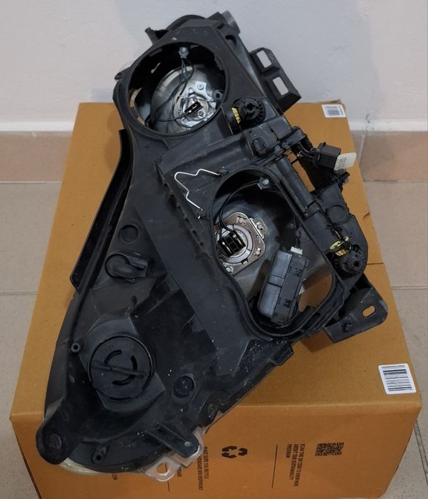 Lampy prawa lewa Valeo Opel Corsa D 2006_2011 Made in Spain