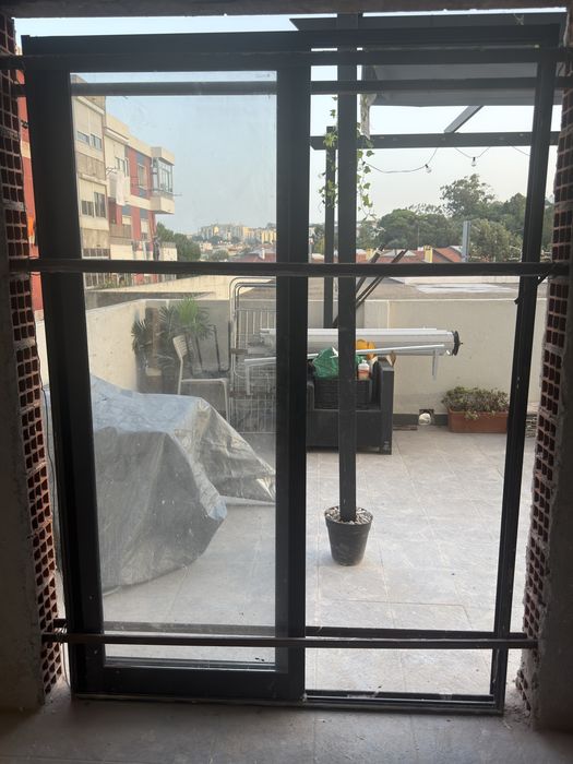 Vendo 1  janelas em PVC 200x140  e 3 janelas de 100x140