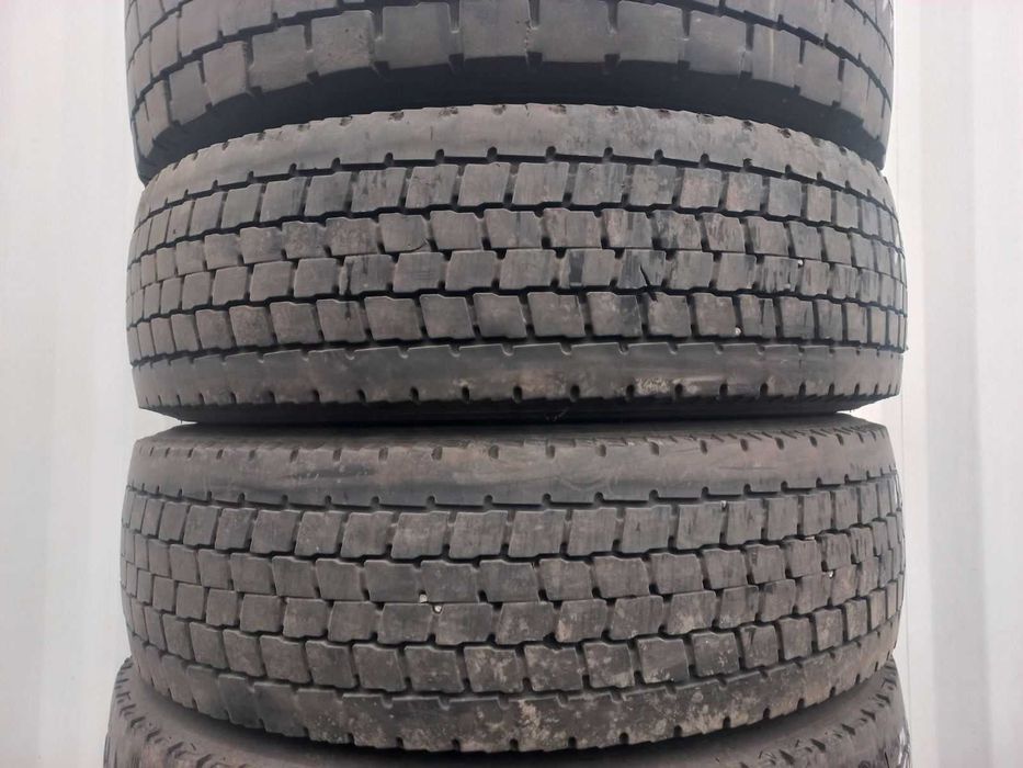 Шина 215/75R17.5 з Европи (остаток від 10 мм) 20 роки