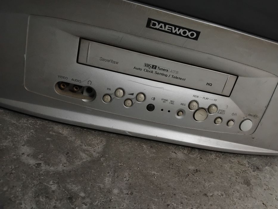 Tv Daewoo com leitor de cassetes VHS