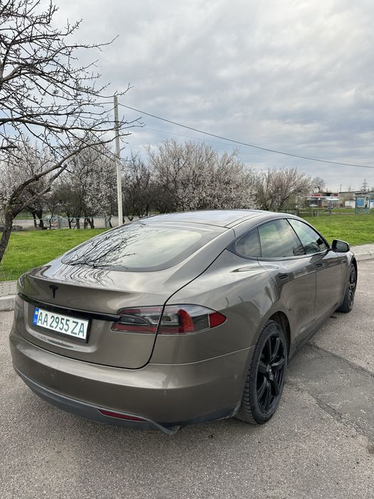Tesla Model S 90D