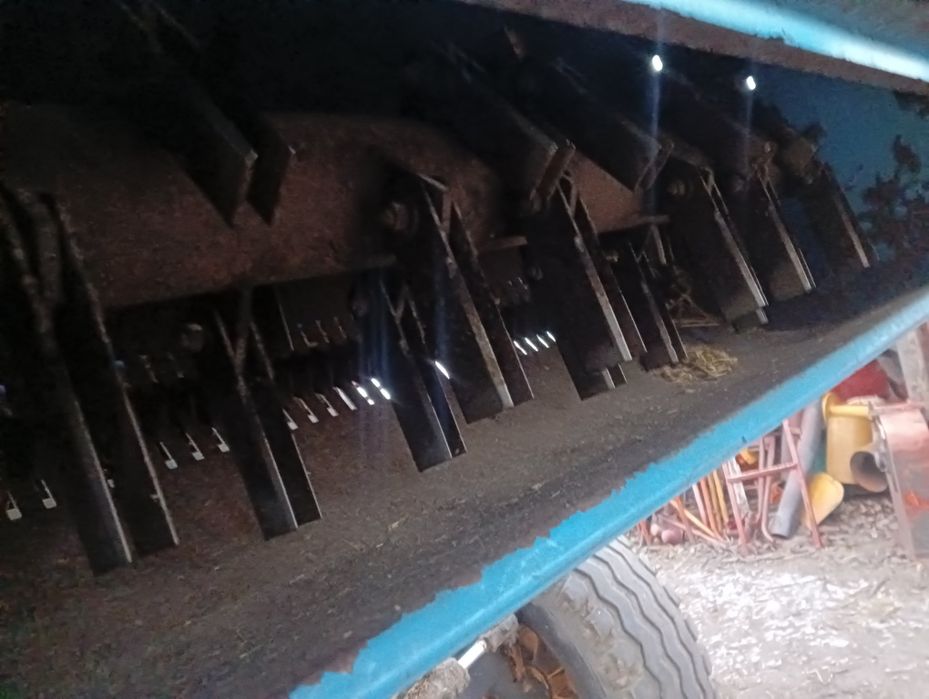 Cześci  rozdrabniacz Sieczkarnia słomy do bizon stan idealny