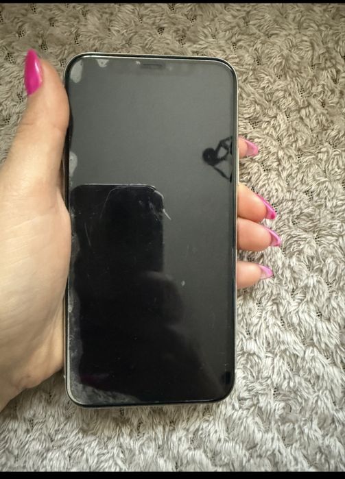 Iphone 11 pro . Perlowy kolor