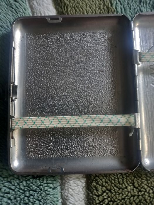 для мужчины металический футляр гребля.В хорошем состоянии