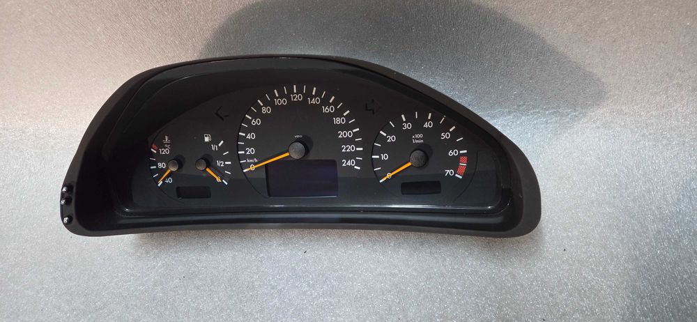 Licznik Mercedes CLK W208 2.0 benzyna -3511