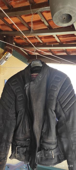 Dois casacos e umas calças de Mota