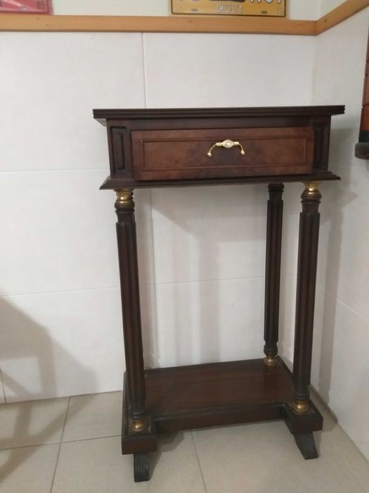 Consola em mogno, com gaveta