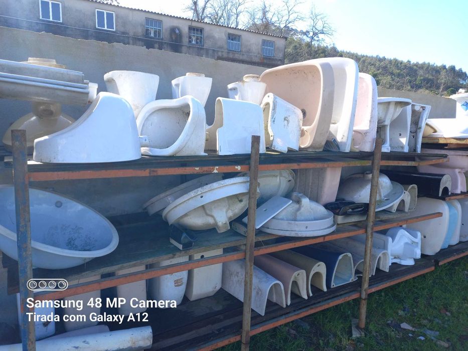 Louças sanitárias novas de modelos fora de produção